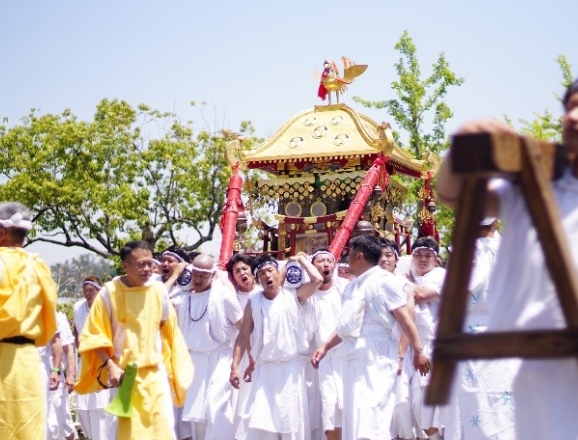 和歌祭神輿が約4.5kmをねり歩く!!